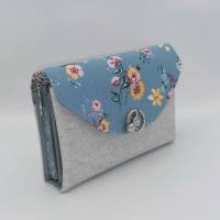 Ab 59,-€ / Handgemachte Damen Geldbörse mit Design Druckknopf  Blumen Blau Bild 1