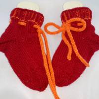 Babysocken handgestrickt in Größe 16/17, Stricksocken mit Bindeband,  Söckchen, Socken Bild 1