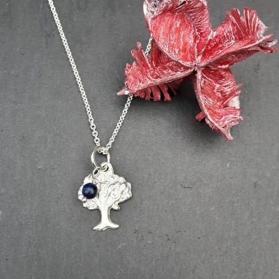 Sterlingsilber-Kette mit Anhänger Baum des Lebens aus 999 Silber und Lapislazuli-Perle