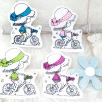 Aufnäher Mädchen auf Fahrrad - 10 x 8 cm - verschiedene Designs - aufbügelbar Bild 1