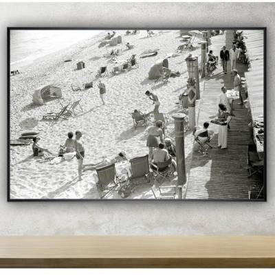 Beach Scene 6 - Menschen am Strand - Kunstdruck Poster  - schwarz weiß  Fotografie - Vintage, shabby - Wanddeko 