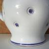 Vintage Krug Keramik 1,5 Liter Henkel weiß blau Punkte Dots Relief Landhaus shabby chic handgetöpfert XL Bild 6