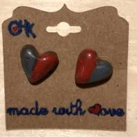 Keramik-Ohrstecker in Herzform, rot-blau glasiert Bild 1