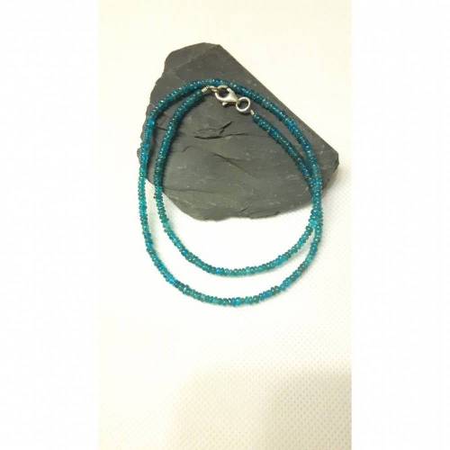 Natursteinkette aus Apatit-Buttons