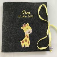 Besticktes Babyalbum/Babytagebuch aus Filz Giraffe Bild 9