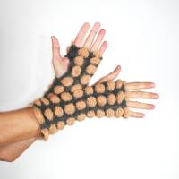 Gestrickte Armstulpen mit 3-D Muster in Braun und Grau, einzigartige Pulswärmer, fingerlose Handschuhe Bild 1