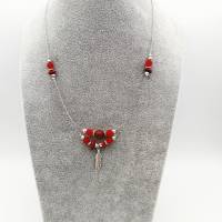 Doppelreihige Perlen - Halskette in rot - silber, mit Federanhänger, 45cm lang Bild 4
