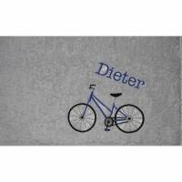 Duschtuch, bestickt mit Fahrrad, personalisiert inkl. Wunschname, Baumwollhandtuch, individuell, von Dieda Bild 1