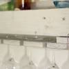 Vintage WEINREGAL in Shabby Chic Weiß  aus recycelten EURO-PALETTEN Palettenmöbel Wand Regal für Weinflaschen mit Glaseinhängung Holzregal Bild 4