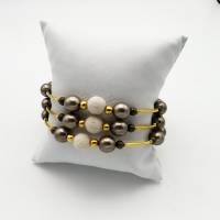 Spiralförmiger Perlen - Armreifen in creme, gold, taupe, ca. 6,5cm Durchmesser, passt sich an. Bild 4