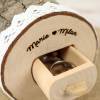 Rustikale RINGBOX aus einem BAUMSTAMM + GRAVUR personalisiert für Trauringe Vintage Holz Ringkästchen Hochzeit Ringkissen Natur Alternative Bild 4