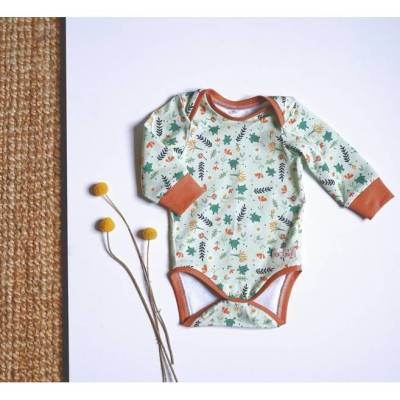 Body für Babys aus BIO Baumwolle mit Schlupfausschnitt und langen Ärmeln Stoffdesign von BORA (Lillestoff)