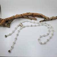 Weisse Halskette ohne Verschluss - eigenes Design Bild 1