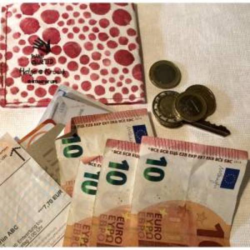 Tyvek-Geldbeutel / Wallet - handkoloriert - in Rot aufgetupfte Dots