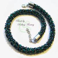 Handgefertigte Kette "Dragontail" aus Glasperlen in grün Bild 1