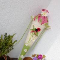Schultüte gefilzt Filzschultüte mit Marienkäfer Filzblumen für Mädchen Bild 2