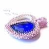 Handgefertigter Kettenanhänger "Herz-Tropfen" aus Glasperlen und Swarovski-Kristallen in blau und pink Bild 5