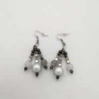 Traubenförmige Perlen - Ohrringe mit Miracle-Effekt in weiß silber, 6cm lang Bild 3
