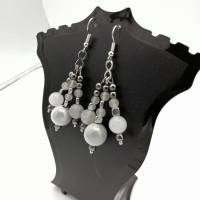 Traubenförmige Perlen - Ohrringe mit Miracle-Effekt in weiß silber, 6cm lang Bild 6