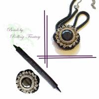 Handgefertigter Kettenanhänger bzw. Haarspange "Crystal Rose" aus Miyuki-Rocailles (Glasperlen) und Swarovski-Kristallen in schwarz und silber Bild 1