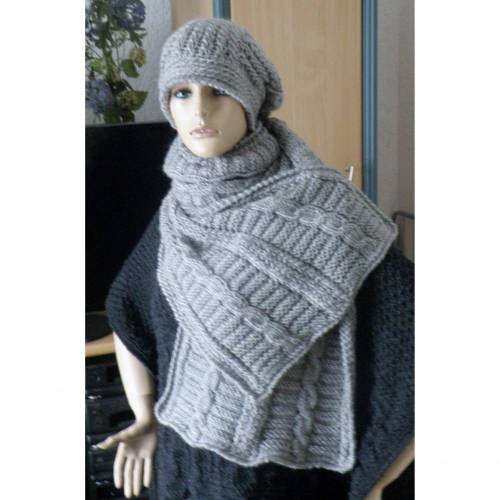 Kuschelbeanie und XXL - Schal im Set , handgestrickt