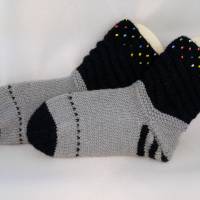 Socken mit Perlen, handgestrickt in Größe 24/25 Kindersocken, Kuschelsocken Bild 1