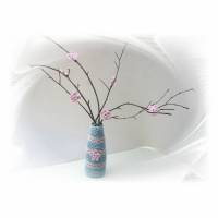 kleine Blumenvase Vase mit Blümchen in Wunschfarbe gehäkelt, Geschenk Muttertag, Deko Frühling Bild 4