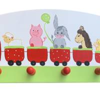 Kindergarderobe "Tierparade Bauernhof “rot- grün Garderobe Kinderzimmer Bild 2