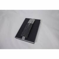Stifthalter, Stifthalterung, grau, aus Wollfilz mit Gummiband zur Befestigung an Notizbuch, Kalender, DIN A5, handgemacht von Dieda Bild 1