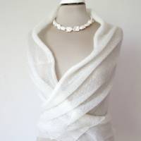 Großes Schultertuch aus weißem Mohair, leichtes gestricktes Dreieckstuch, zarter Sommer-Schal Damen Bild 2