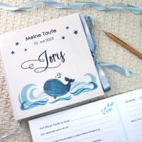personalisiertes Gästebuch zur Taufe mit Wal und Wellen in tiefem Blau mit Leseband; auch mit Gästefragen zum Ausfüllen Bild 1