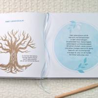 personalisiertes Gästebuch zur Taufe mit Wal und Wellen in tiefem Blau mit Leseband; auch mit Gästefragen zum Ausfüllen Bild 4