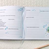 personalisiertes Gästebuch zur Taufe mit Wal und Wellen in tiefem Blau mit Leseband; auch mit Gästefragen zum Ausfüllen Bild 9