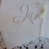Edle Hochzeitskarte in weiß mit Prägung, Ja-Schriftzug und Perlen Bild 3