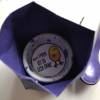 Handglasierter Eierbecher in lila Geschenkbox als Oster-Mitbringsel:" Das Leben ist so leer ohne Ei!" Bild 4