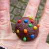 Ring Cookie mit bunten Schokolinsen aus Fimo Polymer Clay handmodelliert Fingerring Bild 3