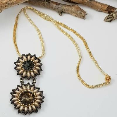 „Midnight Sun“ – Anhänger, der wie gebündeltes Sternenlicht am Hals funkelt