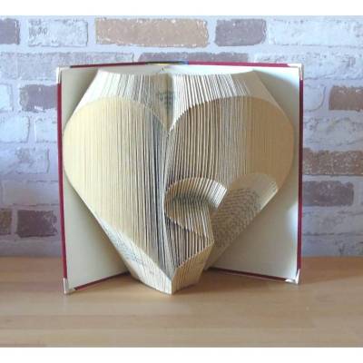 gefaltetes Buch - Herz in Herz // Buchkunst // Bookfolding // Book Art // Hochzeit // Valentinstag // Liebe