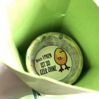 Oster-Mitbringsel: Handglasierter Eierbecher mit grünem Perlmutt Design Eierlöffel in grüner Geschenkbox Bild 1
