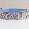 Hundehalsband mit kleinen Blumen, Blumenwiese, romantisch, Gurtband in hellblau, Halsband Bild 2