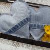 2er Set Upcycling Taschenwärmer aus einer alten Jeans in Herzform, auch als Geldgeschenk zu verwenden. Bild 2