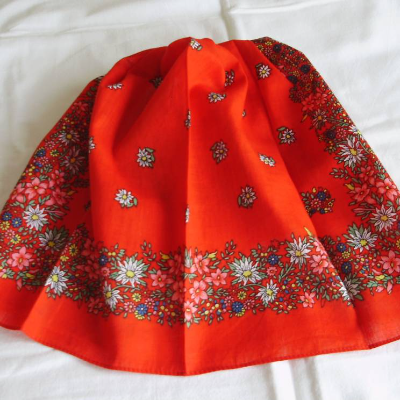 Vintage Nickituch/Halstuch in rot mit Blumen aus den 70er Jahren