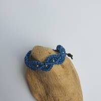 Blaues Makrameearmband auf Leder mit Perlen Bild 2