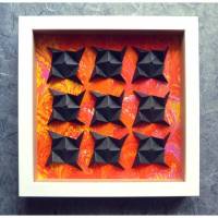 Black widows on red // 3D-Wandbild aus Origami im Objektrahmen Bild 1