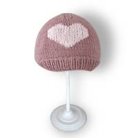 Gestrickte Baby-Mütze aus  Baby-Mikro-Faser mit Herz-Stickerei In altrosa Bild 1