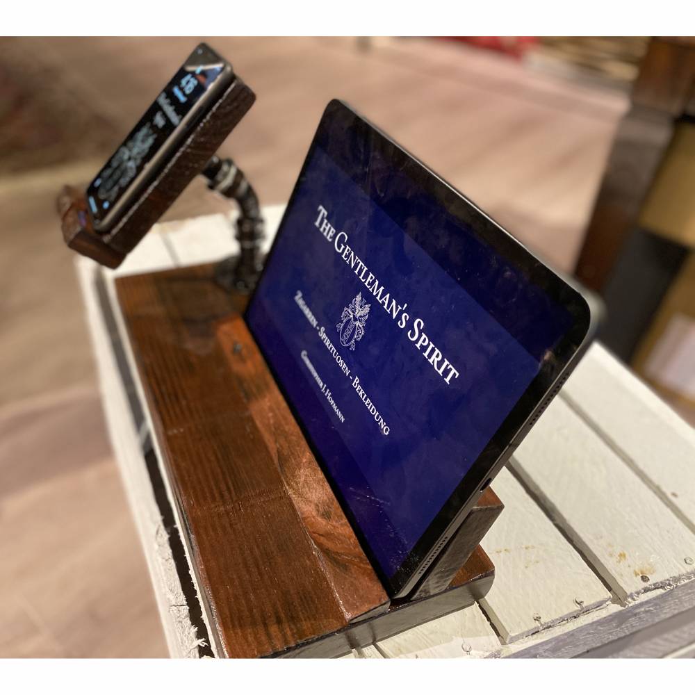 TabletPAX  Halter Ladestation Tablet & Handy/ Smartphone & Co. Schreibtisch. Farbe Nussbaum. Holz und Metall. Gebeizt/ lackiert und versiegelt. Unikate. Personalisierbar. Viele Farben möglich. Bild 1