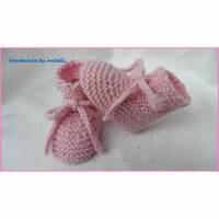 Gestrickte Babyschuhe in Rosa aus Wolle (Merino) Bild 1
