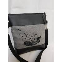 Handtasche Feder Umhängetasche grau schwarz Tasche mit Anhänger Kunstleder handmade Bild 1