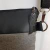 Handtasche Feder Umhängetasche grau schwarz Tasche mit Anhänger Kunstleder handmade Bild 6