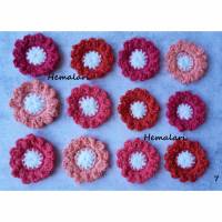 12 rosa-rote Häkelblumen Häkelblüten * zum Dekorieren * als Streudeko * zum Aufnähen Bild 1